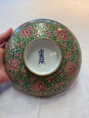 A large Chinese Canton famille rose 'lotus' Bencharong bowl and cover for the Thai market, 19th C. — photo 10