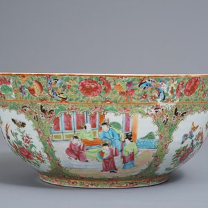 A large Chinese Canton famille rose 'mandarin' bowl, 19th C. — photo 4