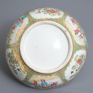 A large Chinese Canton famille rose 'mandarin' bowl, 19th C. — photo 9