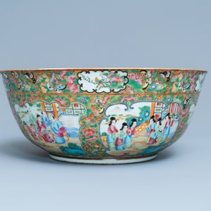 A large Chinese Canton famille rose monogrammed bowl, 19th C. — 照片 5