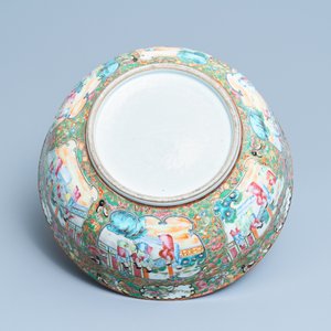 A large Chinese Canton famille rose monogrammed bowl, 19th C. — 照片 7