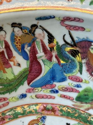 A large Chinese Canton famille rose 'Qi Lin Song Zi 麒麟送子' basin, 19th C. — photo 3