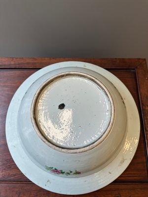 A large Chinese Canton famille rose 'Qi Lin Song Zi 麒麟送子' basin, 19th C. — photo 6