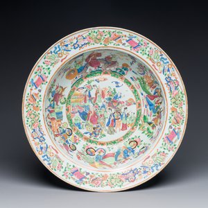 A large Chinese Canton famille rose 'Qi Lin Song Zi 麒麟送子' basin, 19th C. — photo 1