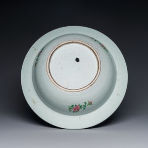 A large Chinese Canton famille rose 'Qi Lin Song Zi 麒麟送子' basin, 19th C. — photo 5