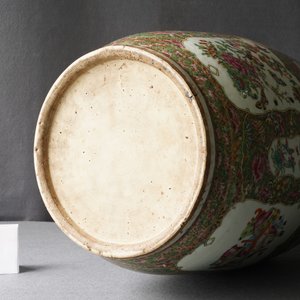 A large Chinese Canton famille rose vase, 19th C. — 照片 10