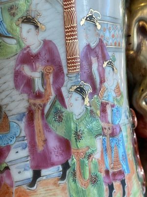 A large Chinese Canton famille rose vase and cover with narrative design, 19th C. — photo 11