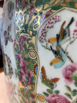 A large Chinese Canton famille rose vase and cover with narrative design, 19th C. — photo 7