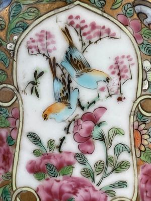 A large Chinese Canton famille rose vase and cover with narrative design, 19th C. — photo 9