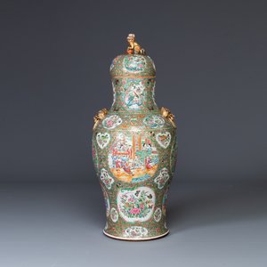 A large Chinese Canton famille rose vase and cover with narrative design, 19th C. — photo 1