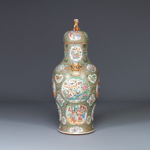 A large Chinese Canton famille rose vase and cover with narrative design, 19th C. — photo 4