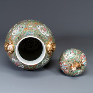 A large Chinese Canton famille rose vase and cover with narrative design, 19th C. — photo 5