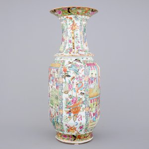 A large Chinese Canton famille rose vase with court scenes, Daoguang, 19th C. — photo 2