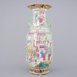 A large Chinese Canton famille rose vase with court scenes, Daoguang, 19th C. — photo 3