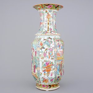 A large Chinese Canton famille rose vase with court scenes, Daoguang, 19th C. — photo 4