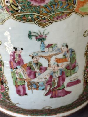 A large Chinese Canton famille rose vase with narrative design, 19th C. — 照片 12