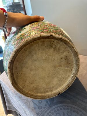 A large Chinese Canton famille rose vase with narrative design, 19th C. — 照片 15