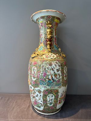 A large Chinese Canton famille rose vase with narrative design, 19th C. — 照片 2