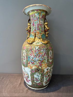 A large Chinese Canton famille rose vase with narrative design, 19th C. — 照片 3
