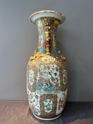 A large Chinese Canton famille rose vase with narrative design, 19th C. — 照片 4