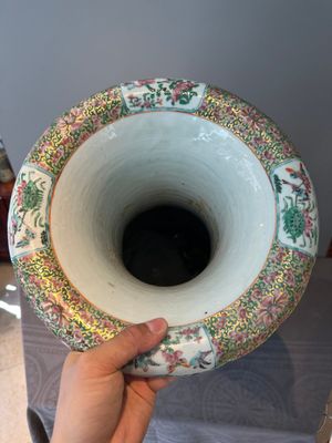 A large Chinese Canton famille rose vase with narrative design, 19th C. — 照片 5