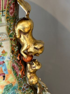 A large Chinese Canton famille rose vase with narrative design, 19th C. — 照片 6