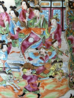 A large Chinese Canton famille rose vase with narrative design, 19th C. — 照片 10