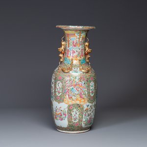 A large Chinese Canton famille rose vase with narrative design, 19th C. — 照片 1