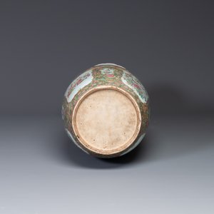A large Chinese Canton famille rose vase with narrative design, 19th C. — 照片 6