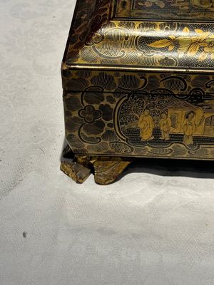 A large Chinese Canton gilt black lacquer tray, thee boxes and a fan, 19th C. — 照片 21
