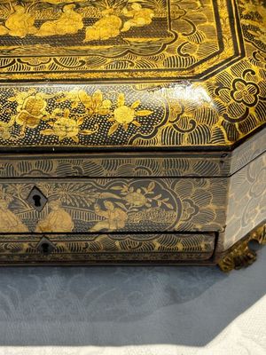 A large Chinese Canton gilt black lacquer tray, thee boxes and a fan, 19th C. — 照片 40