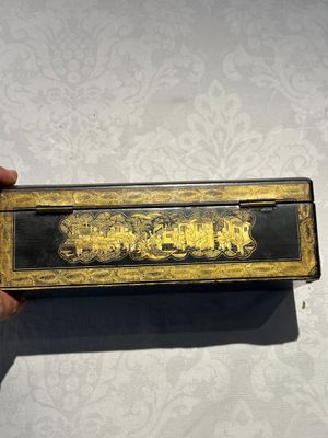 A large Chinese Canton gilt black lacquer tray, thee boxes and a fan, 19th C. — 照片 54