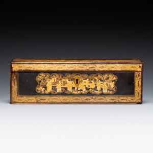 A large Chinese Canton gilt black lacquer tray, thee boxes and a fan, 19th C. — 照片 10