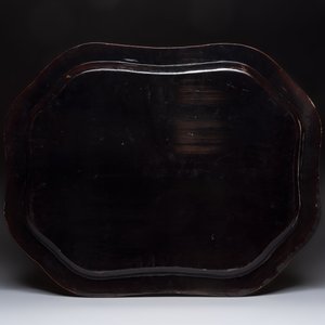 A large Chinese Canton gilt-decorated black lacquer tray with narrative design, 19th C. — foto 2