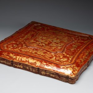 A large Chinese Canton gilt-lacquered garment box with landscape and figural design, 19th C. — photo 1