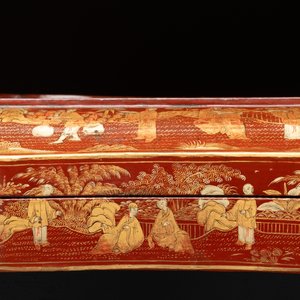 A large Chinese Canton gilt-lacquered garment box with landscape and figural design, 19th C. — photo 11