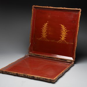 A large Chinese Canton gilt-lacquered garment box with landscape and figural design, 19th C. — photo 2