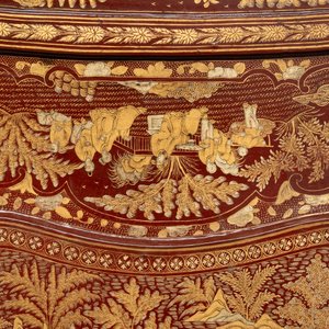 A large Chinese Canton gilt-lacquered garment box with landscape and figural design, 19th C. — photo 7