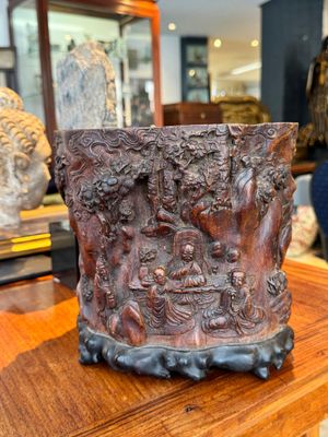 A large Chinese carved huanghuali wooden brush pot with Taoist design, 17/18th C. — photo 15