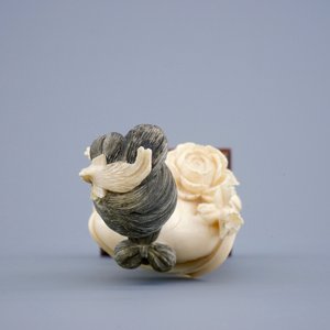 A large Chinese carved ivory figure of Guanyin on wooden base, early 20th C. — photo 6