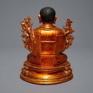 A large Chinese carved lacquered giltwood figure of Tsongkhapa, 18th C. — 照片 3