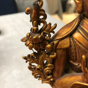 A large Chinese carved lacquered giltwood figure of Tsongkhapa, 18th C. — 照片 9