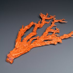 A large Chinese carved red coral group with birds on floral branches, 19/20th C. — 照片 13
