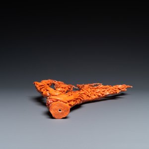 A large Chinese carved red coral group with birds on floral branches, 19/20th C. — 照片 15