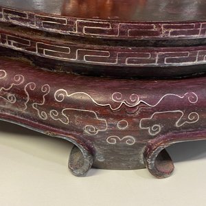 A large Chinese carved red coral group with birds on floral branches, 19/20th C. — 照片 26