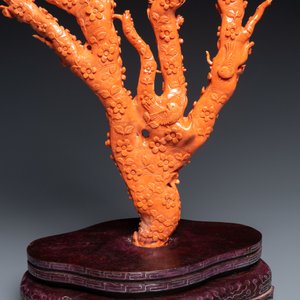 A large Chinese carved red coral group with birds on floral branches, 19/20th C. — 照片 9