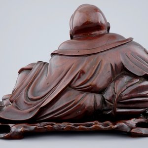 A large Chinese carved wood figure of Buddha on stand, 19th C. — photo 5