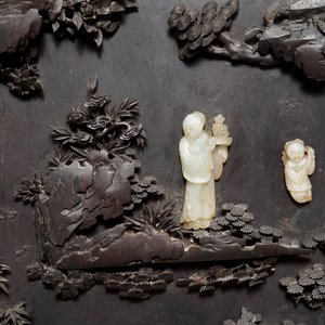 A large Chinese carved zitan wood panel with jade and turquoise, set in a hongmu wood frame and stand, Qianlong — photo 3