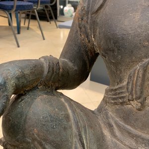 A large Chinese cast iron figure of Guanyin with inscription on the back, Ming/Qing — photo 35