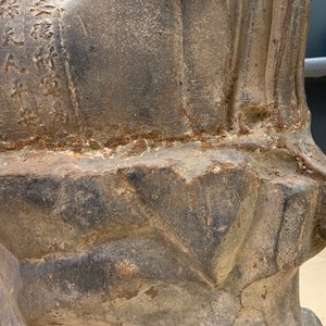 A large Chinese cast iron figure of Guanyin with inscription on the back, Ming/Qing — photo 39